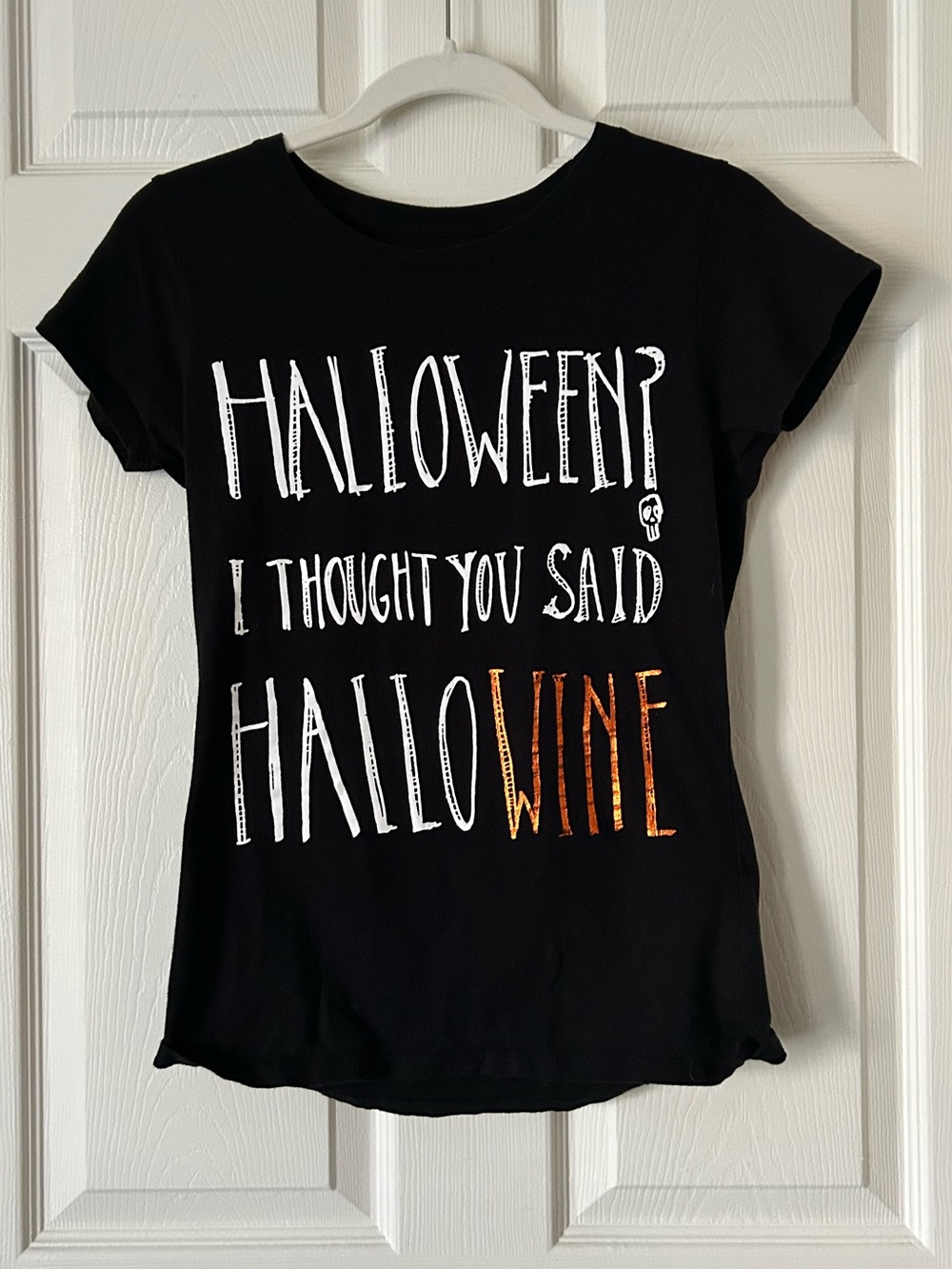Funny Hallowine Halloween Graphic Tee Black Short Sleeve Shirt - Size Small